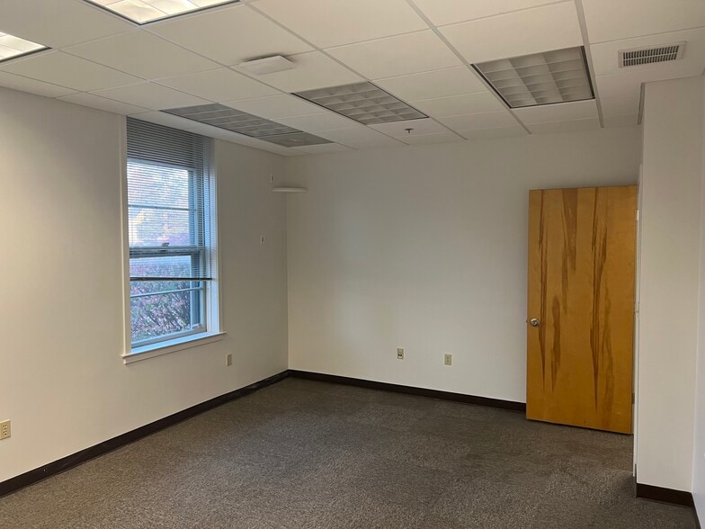 250-260 Dodge Ave, East Haven, CT for lease - Interior Photo - Image 3 of 7