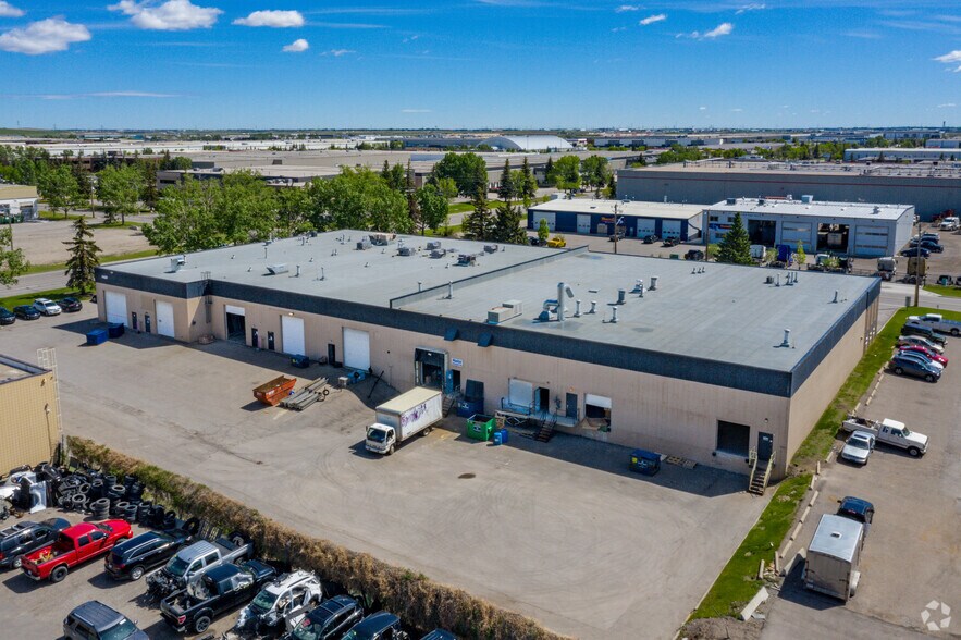4427 72nd Ave SE, Calgary, AB for sale - Building Photo - Image 2 of 2
