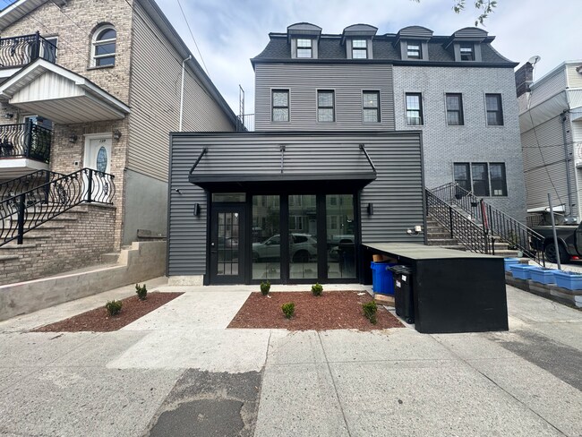 Plus de détails pour 241 Palisade Ave, Jersey City, NJ - Bureau/Commerce de détail à louer