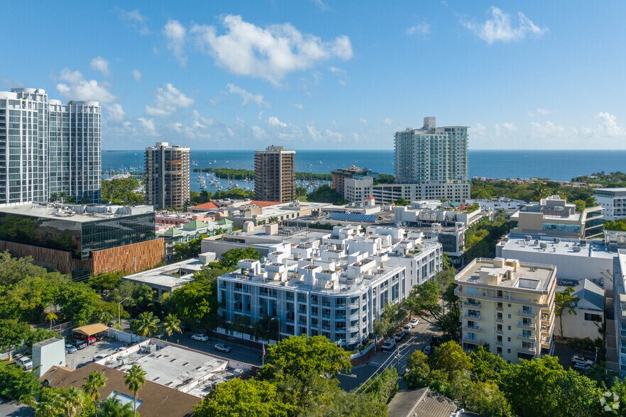 3339 Virginia St, Coconut Grove, FL à louer - Photo du bâtiment - Image 3 de 28
