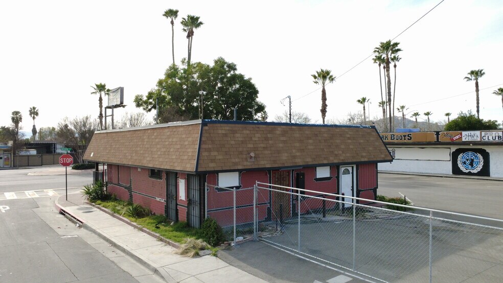 5551 Mission Blvd, Jurupa Valley, CA à vendre - Photo du bâtiment - Image 2 de 2