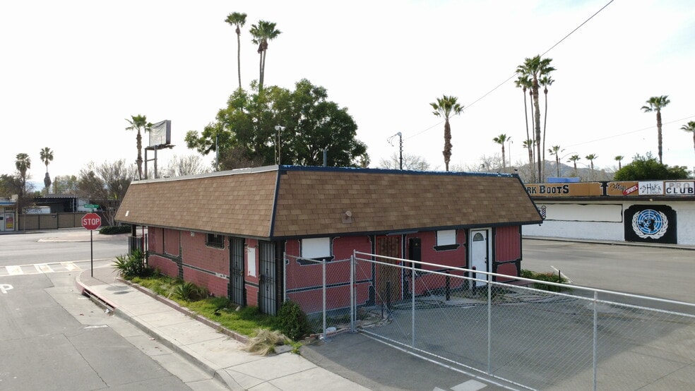 Mission & Rubidoux Value-Add Retail portfolio of 3 properties for sale on LoopNet.ca - Building Photo - Image 3 of 13