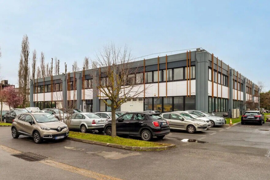 Industrial in Gennevilliers for lease - Building Photo - Image 1 of 17