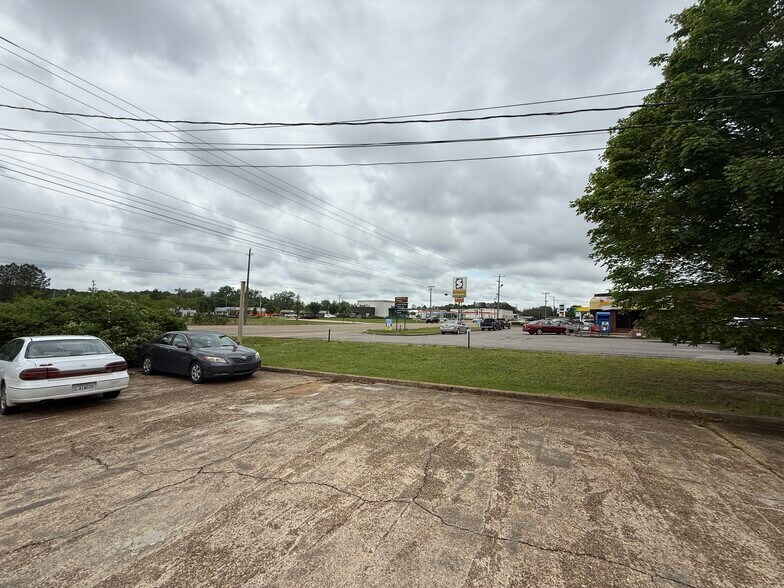 5484 Cliff Gookin Blvd, Tupelo, MS à louer - Photo du bâtiment - Image 2 de 9
