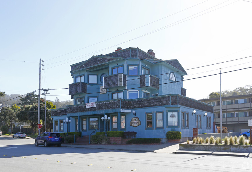 30 Portola Ave, El Granada, CA for sale - Primary Photo - Image 1 of 1