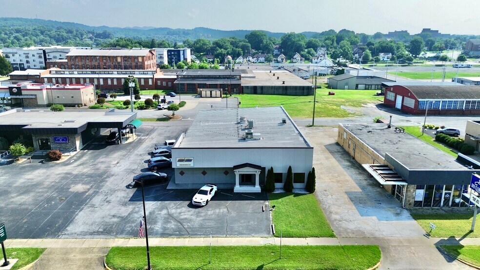 444 W Center St, Kingsport, TN à vendre - Photo du bâtiment - Image 2 de 16