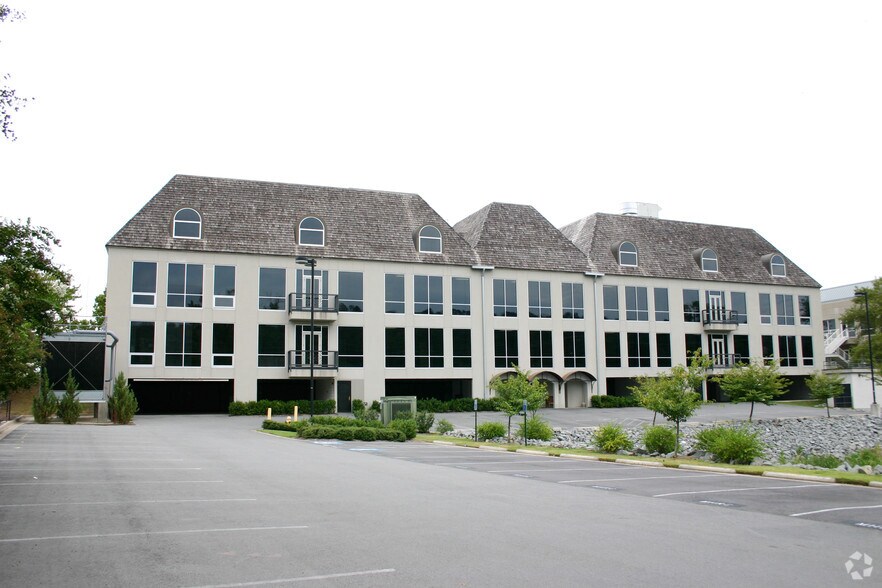 2300 Cottondale Ln, Little Rock, AR à louer - Photo du bâtiment - Image 2 de 8