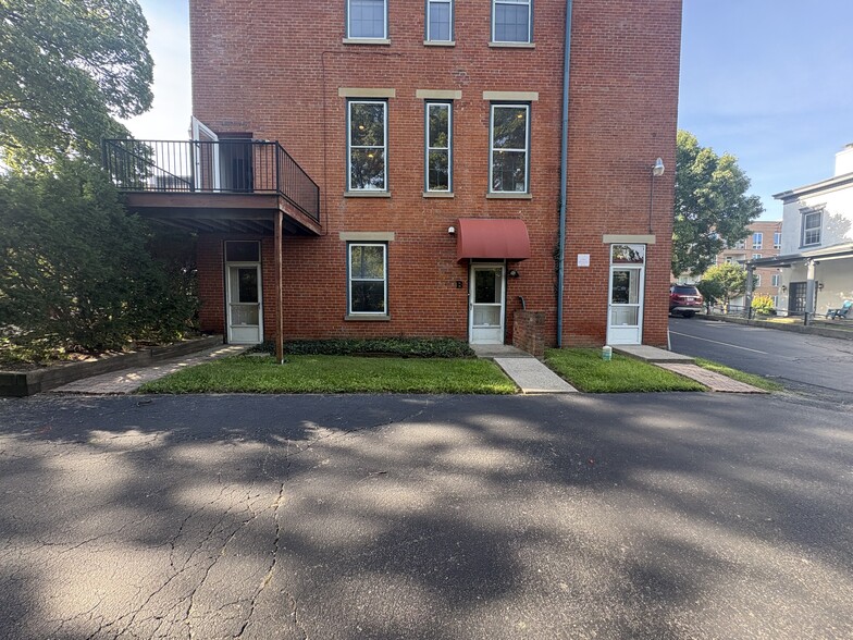 114 Wellington Pl, Cincinnati, OH for lease - Building Photo - Image 1 of 16