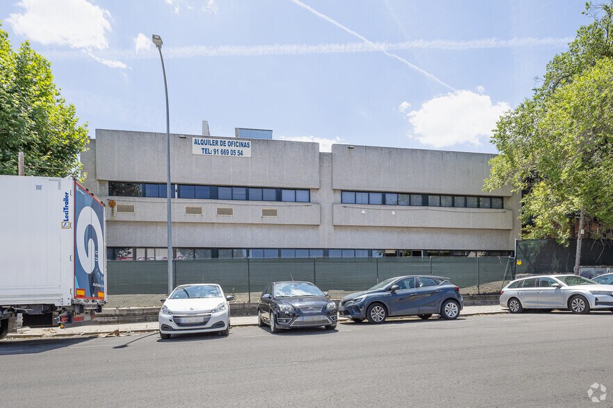 Avenida Fuentemar, 16, Coslada, Madrid à louer - Photo du bâtiment - Image 3 de 30
