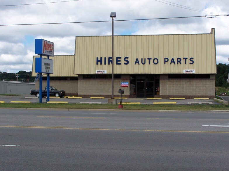 1905 N Wayne St, Angola, IN à vendre - Photo du bâtiment - Image 2 de 5