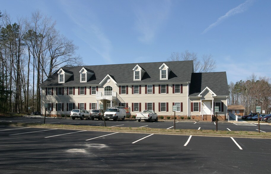2505 Pocoshock Pl, North Chesterfield, VA à vendre - Photo du bâtiment - Image 1 de 16
