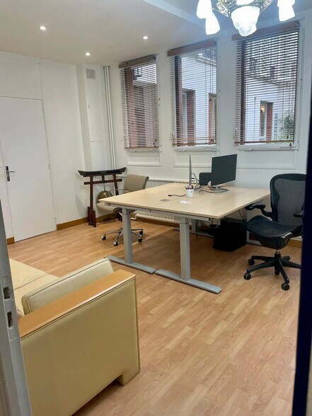 Office in Neuilly-sur-Seine for lease - Interior Photo - Image 1 of 7