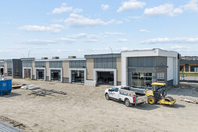 Plus de détails pour 3105 Main St SW, Airdrie, AB - Commerce de détail à vendre