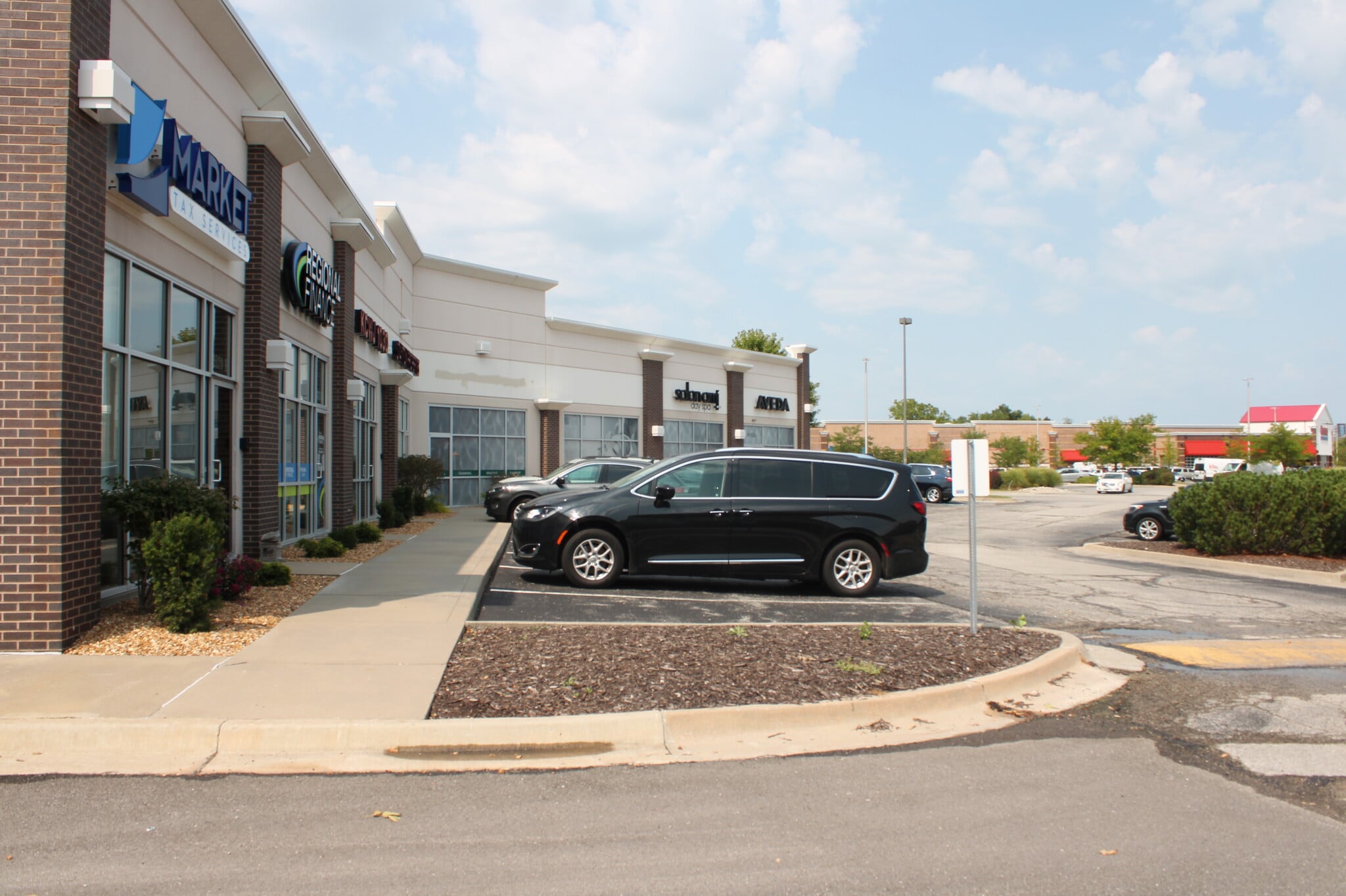 18920 E Valley View Pky, Independence, MO for lease Primary Photo- Image 1 of 5