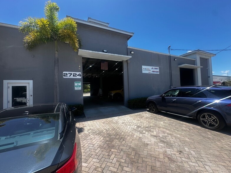 2724 Shawnee Ave, West Palm Beach, FL à louer - Photo du bâtiment - Image 3 de 14