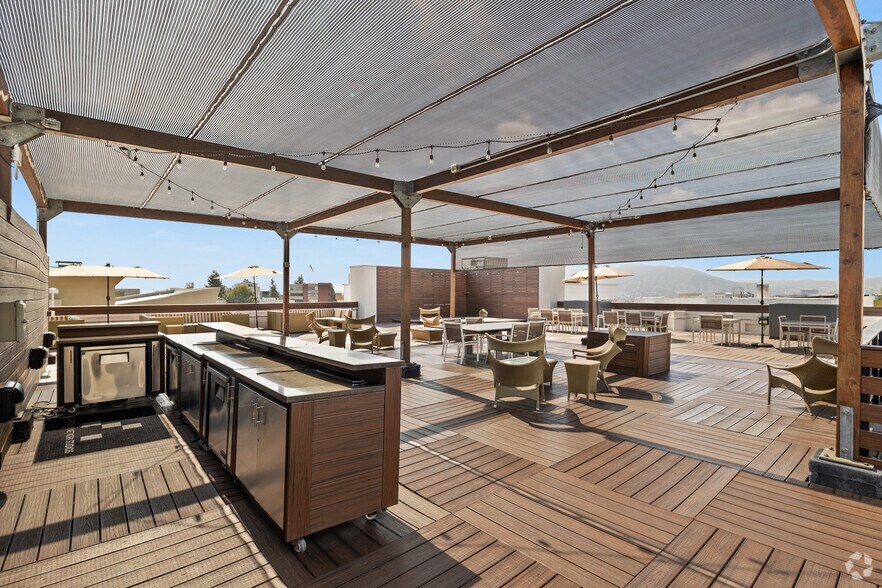 300 N 3rd St, Burbank, CA à vendre - Photo du bâtiment - Image 3 de 45