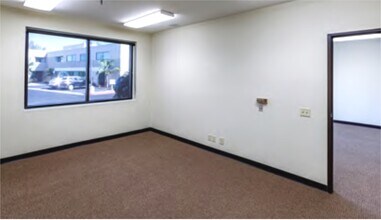 1021 Calle Sombra, San Clemente, CA for lease Interior Photo- Image 2 of 4