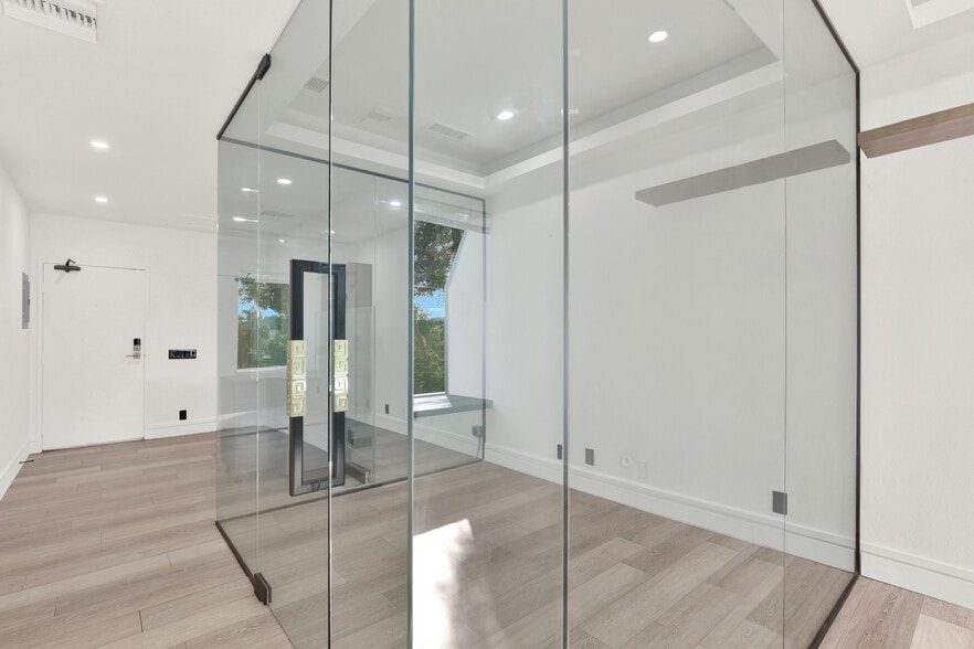 23276 S Pointe Dr, Laguna Hills, CA for lease - Interior Photo - Image 3 of 6