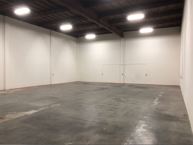 2077-2081 Edison Ave, San Leandro, CA for sale - Interior Photo - Image 2 of 9