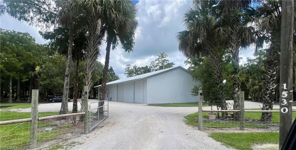 1303 Shady ln, Naples, FL à vendre - Photo du bâtiment - Image 3 de 4