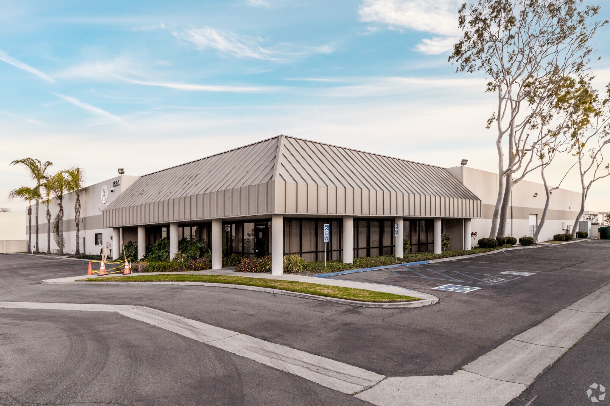 1560-1580 S Harris Ct, Anaheim, CA for lease Primary Photo- Image 1 of 5