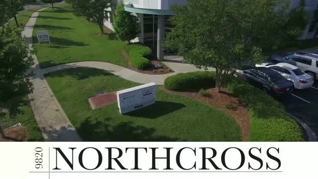9820 Northcross Center Ct, Huntersville, NC à louer - Vidéo sur l’inscription commerciale - Image 2 de 11
