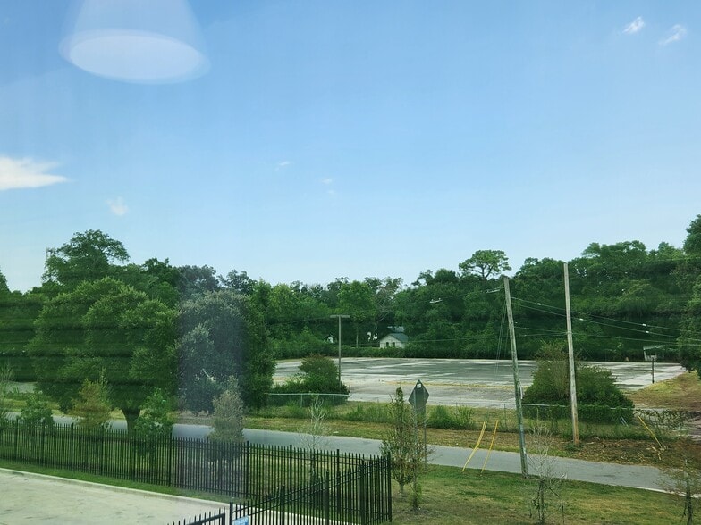 5048 N Palafox St, Pensacola, FL for lease - Primary Photo - Image 2 of 5