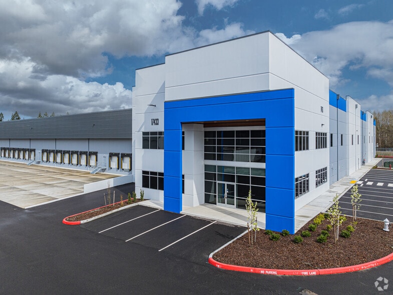 17317 64th Ave E, Puyallup, WA à louer - Photo du bâtiment - Image 1 de 8