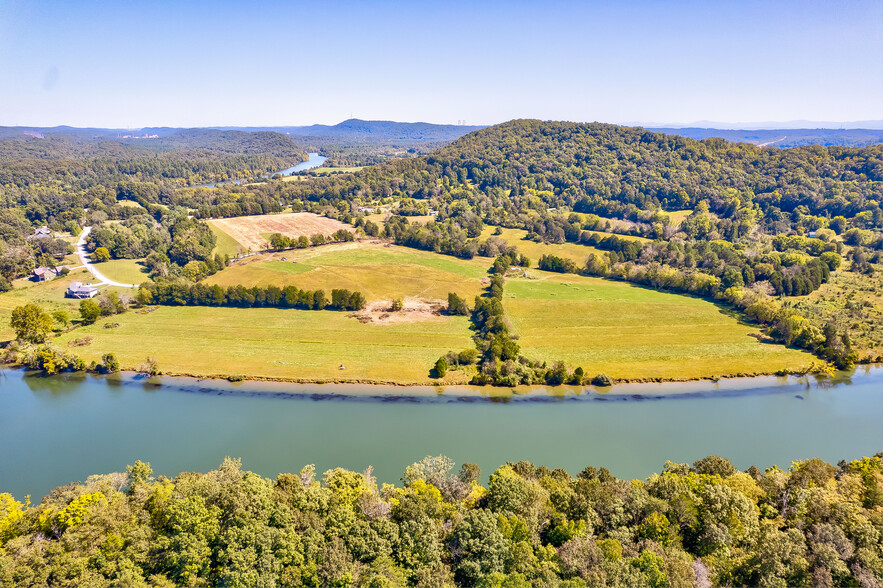 Blackburn Ln, Lenoir City, TN à vendre - Photo du bâtiment - Image 1 de 1