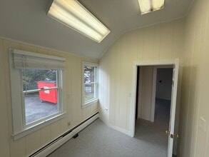 32 Wianno Ave, Osterville, MA for lease Interior Photo- Image 2 of 6
