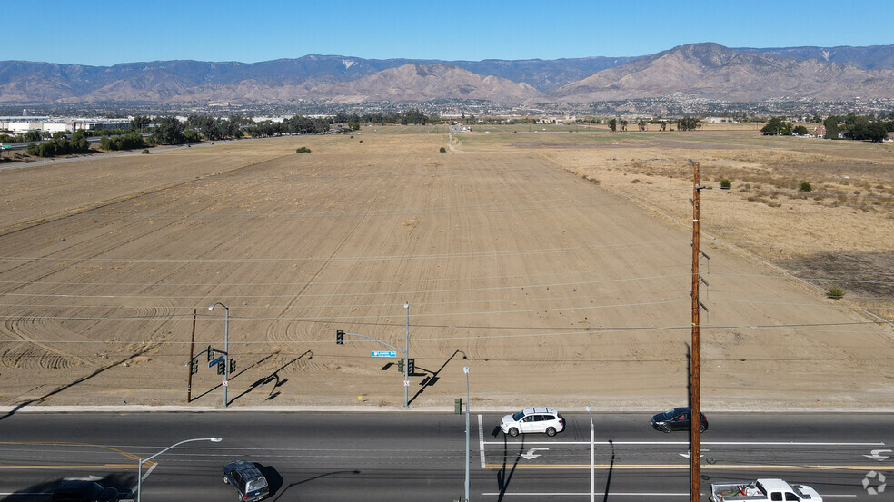 1170 W Lugonia Ave, Redlands, CA à louer - Photo du b timent - Image 1 de 7