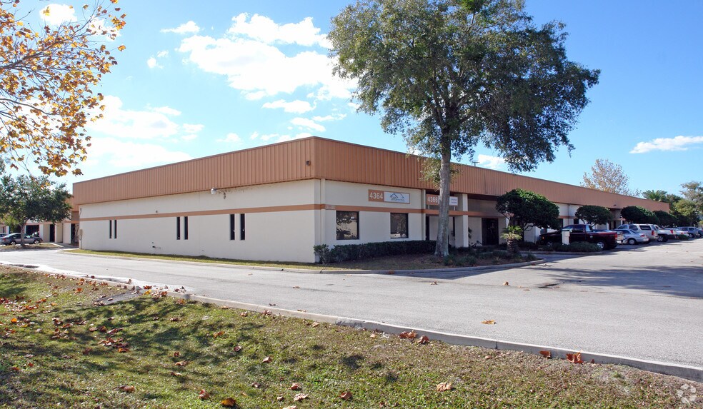 3301 Bartlett Blvd, Orlando, FL à louer - Photo du bâtiment - Image 3 de 4