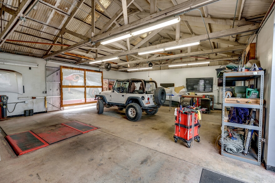 7501-7511 Warner Ave, Huntington Beach, CA for sale - Interior Photo - Image 2 of 15