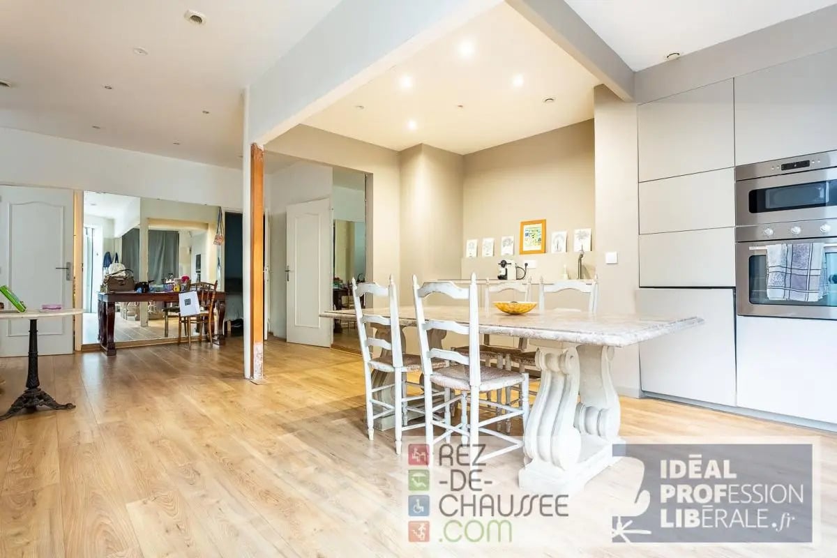 Multifamily in Paris for sale Building Photo- Image 1 of 7