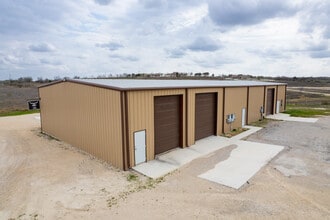 7977 Old Bastrop Rd, New Braunfels, TX for lease Interior Photo- Image 1 of 7