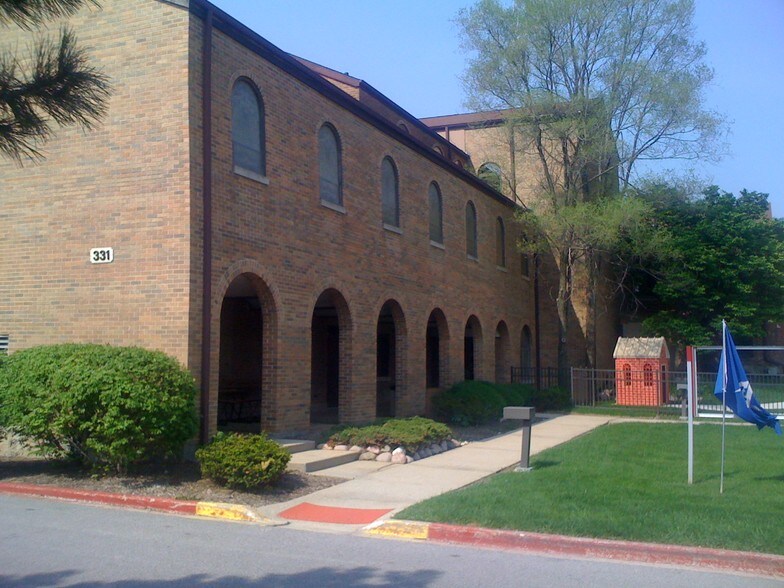 329-331 S York Rd, Bensenville, IL à louer - Photo du bâtiment - Image 2 de 111