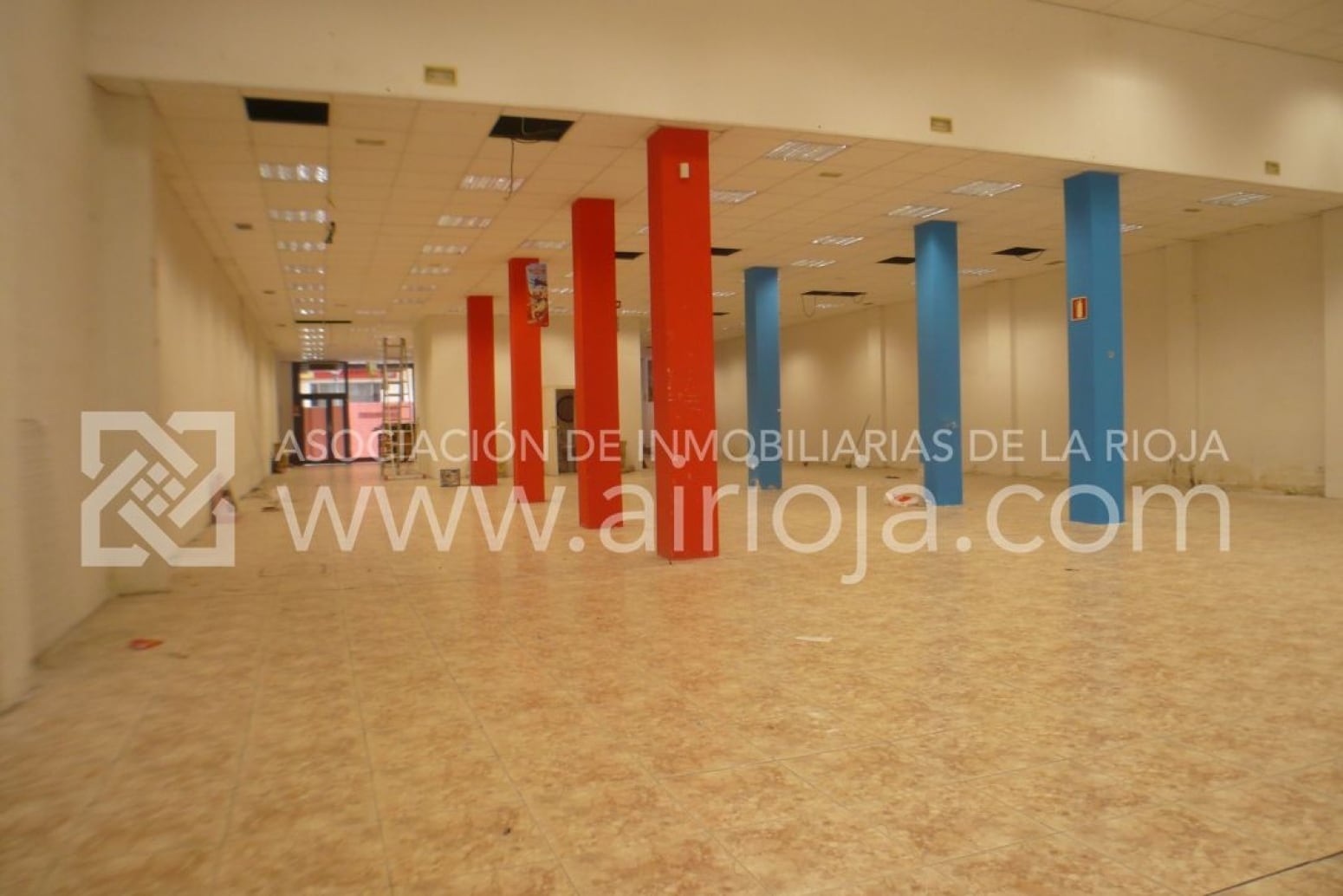 Commerce de détail dans Logroño, La Rioja à louer Photo principale- Image 1 de 2