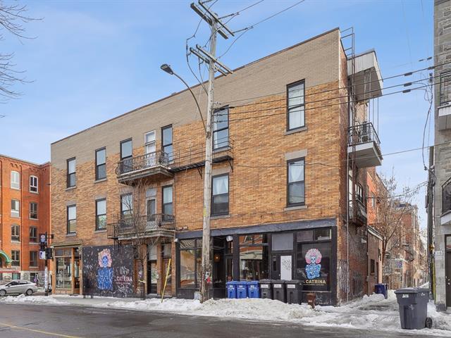 5490 Boul Saint-Laurent, Montréal, QC for sale - Primary Photo - Image 1 of 3