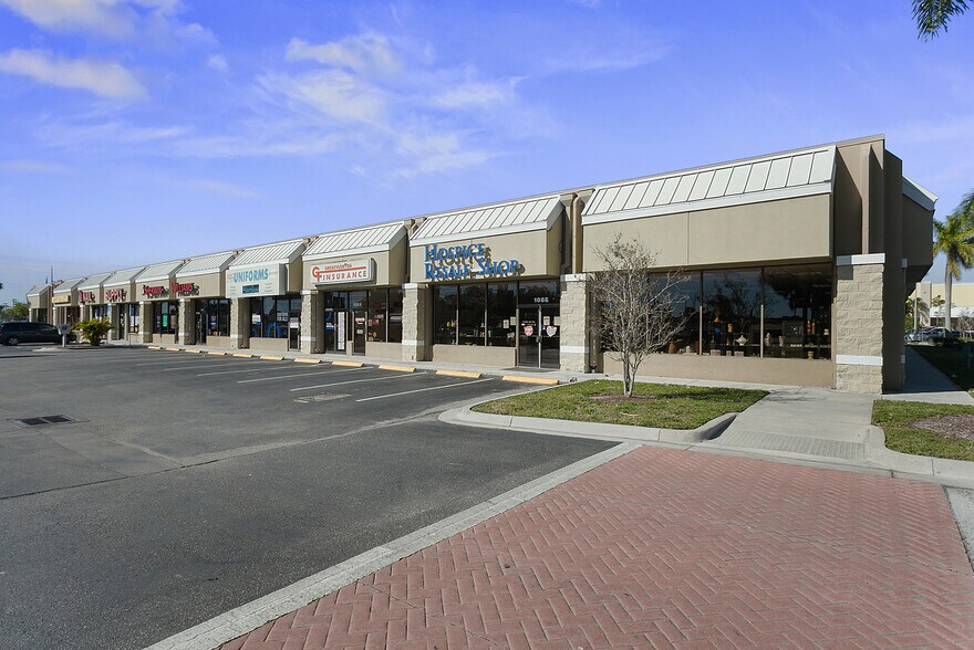 4833 Okeechobee Blvd, West Palm Beach, FL à louer - Photo du bâtiment - Image 2 de 5