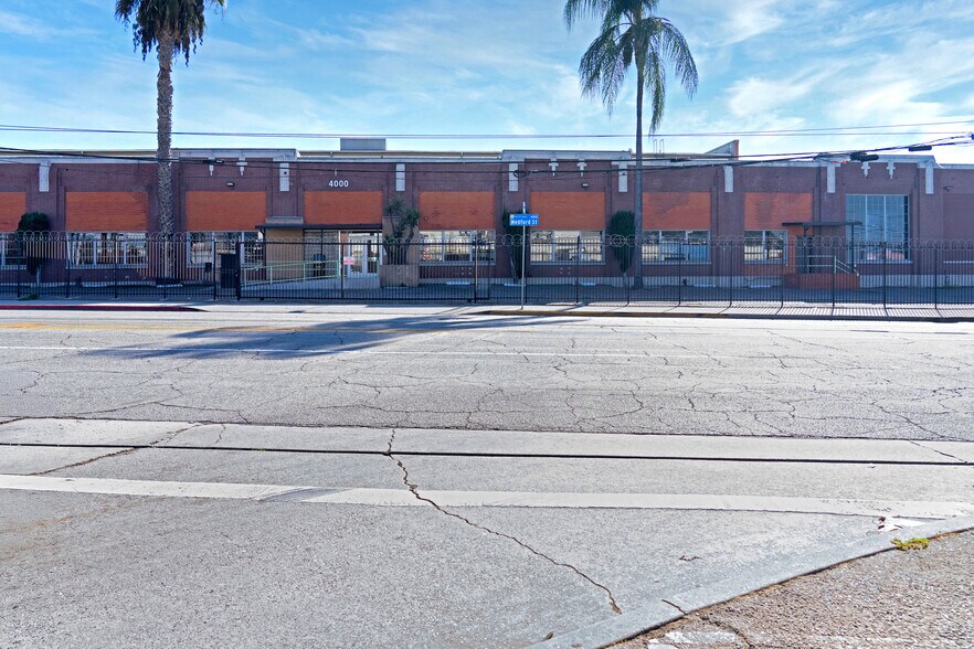 4000 Medford St, Los Angeles, CA à louer - Photo du bâtiment - Image 2 de 5