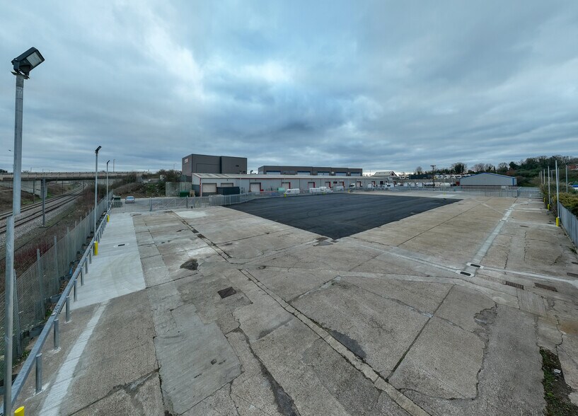 Botany Way, Purfleet à louer - Photo du bâtiment - Image 2 de 14