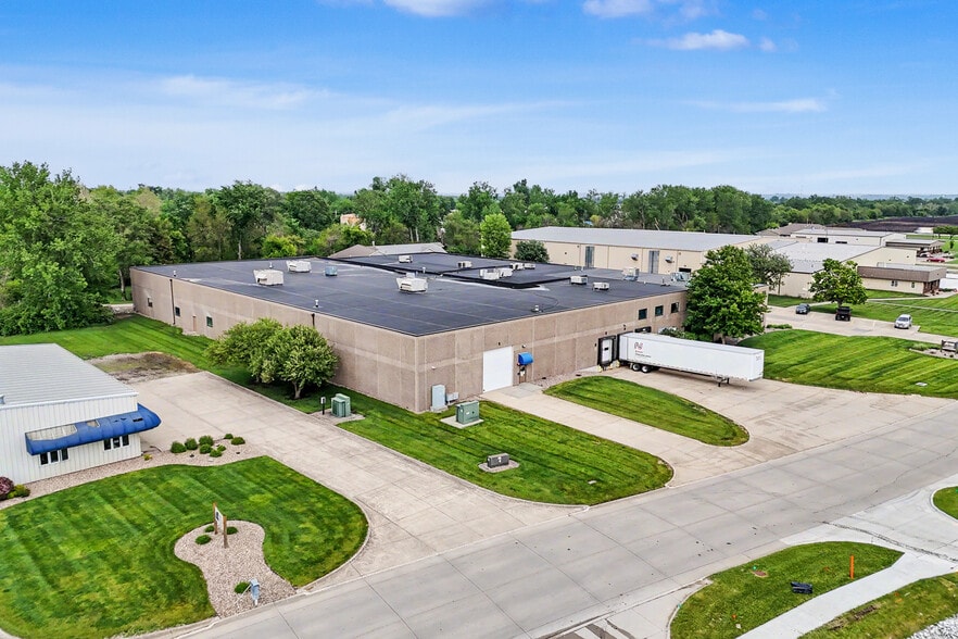 201 Campus Dr, Huxley, IA à vendre - Photo du bâtiment - Image 2 de 9