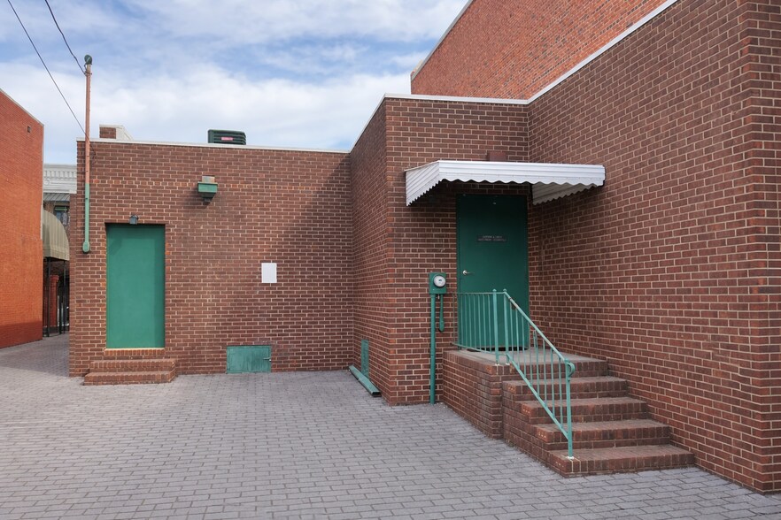 275 W Main Ave, Gastonia, NC à louer - Photo du bâtiment - Image 3 de 5