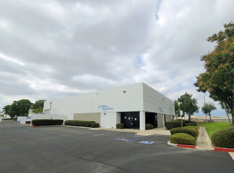 1420 S Carlos Ave, Ontario, CA à vendre - Photo principale - Image 1 de 5