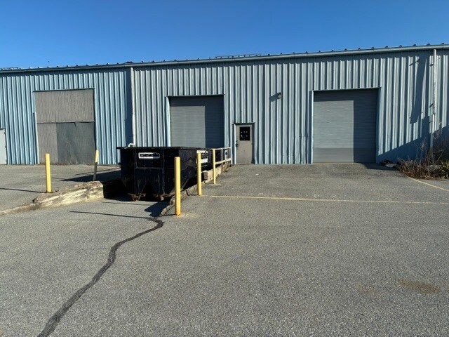 Plus de détails pour 94 Big Boom Rd, Queensbury, NY - Industriel à louer