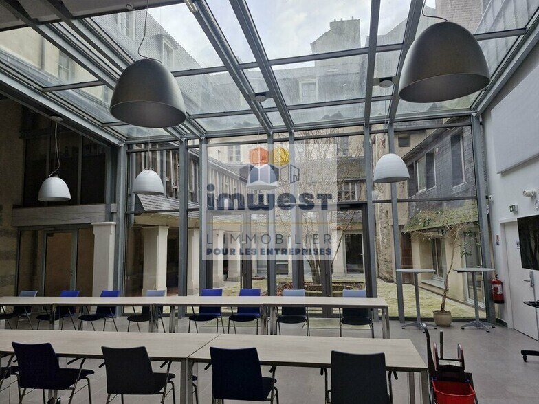 Office in Rennes for sale - Interior Photo - Image 2 of 3