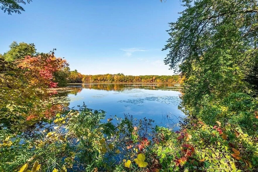 105 Hartford Tpke, Shrewsbury, MA for sale - Building Photo - Image 2 of 31