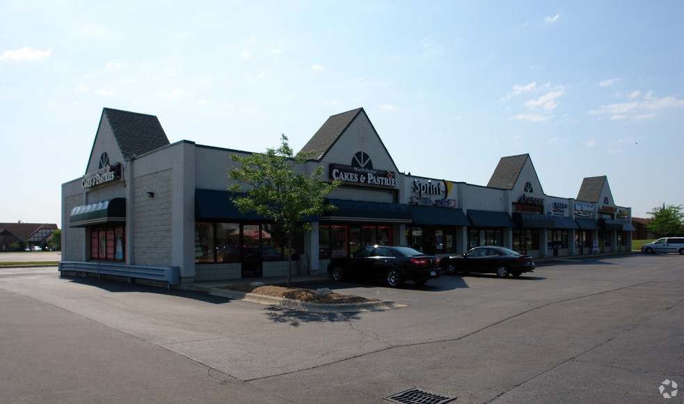 42924-42966 Hayes Rd, Clinton Township, MI for lease - Building Photo - Image 2 of 5