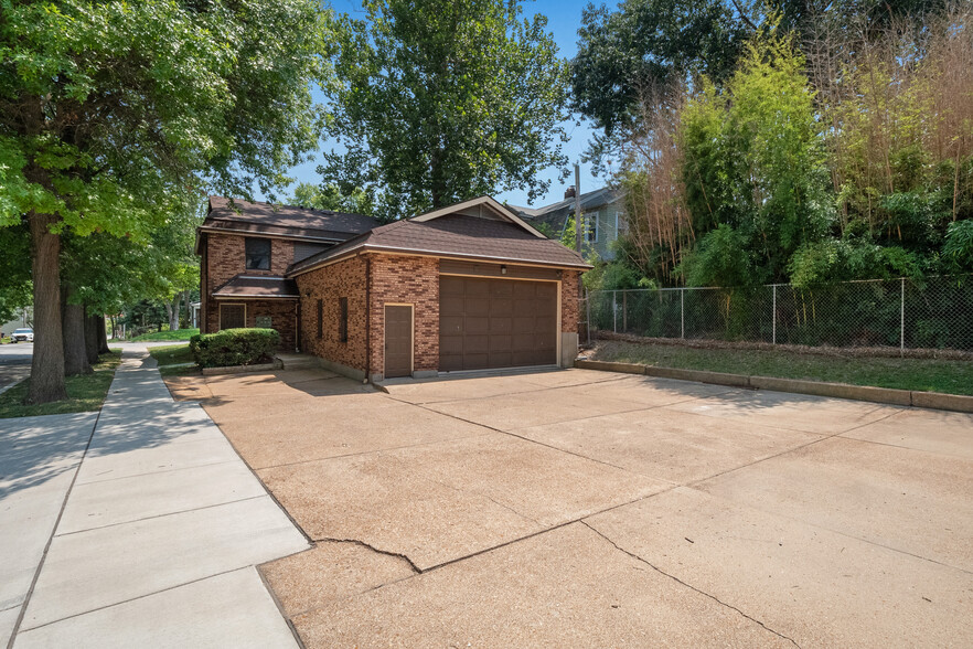 7302 Picadilly Ave, Maplewood, MO for sale - Building Photo - Image 3 of 47