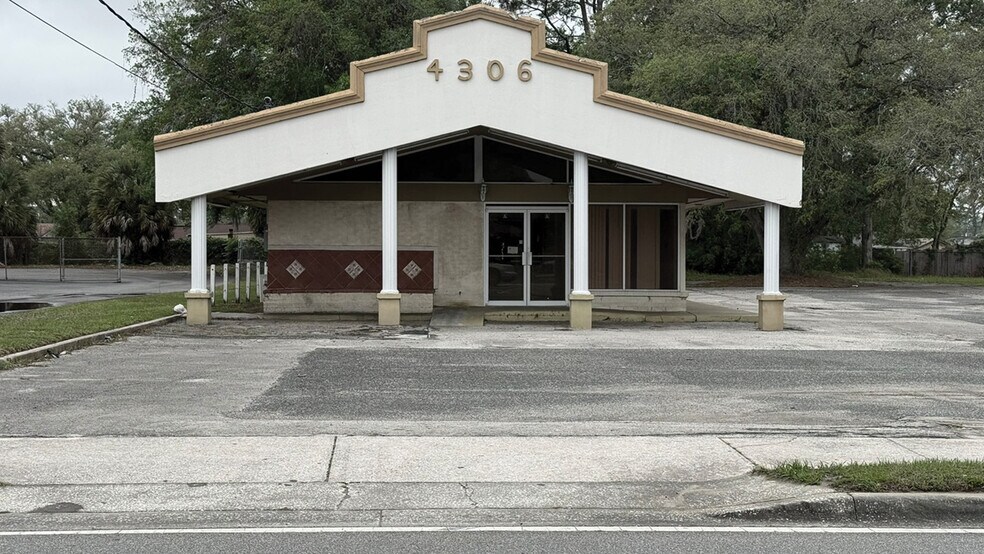 4306 University Blvd S, Jacksonville, FL à vendre - Photo du bâtiment - Image 1 de 7
